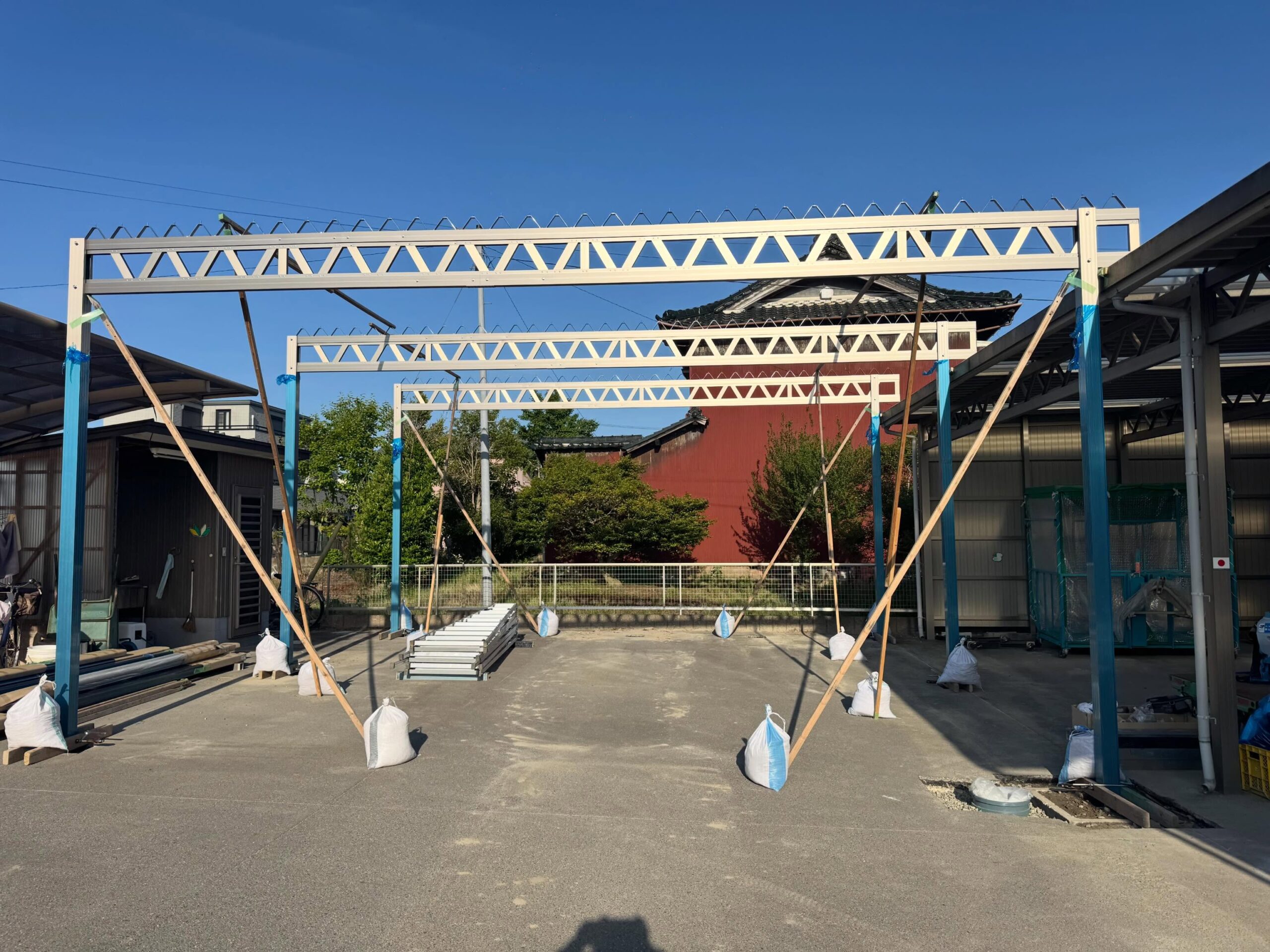 骨組みの建て込みが完了した様子