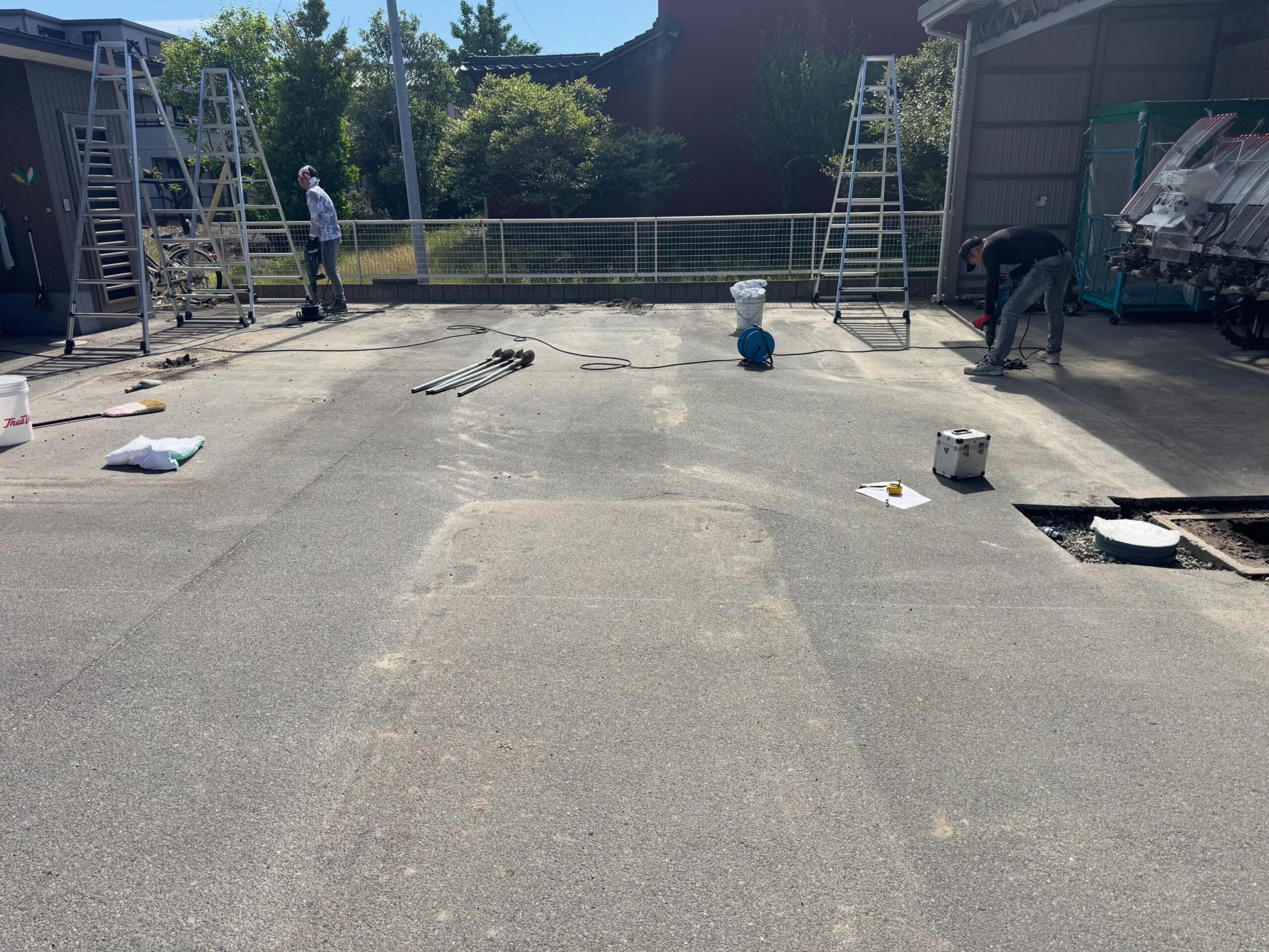 骨組みの建て込み作業の様子
