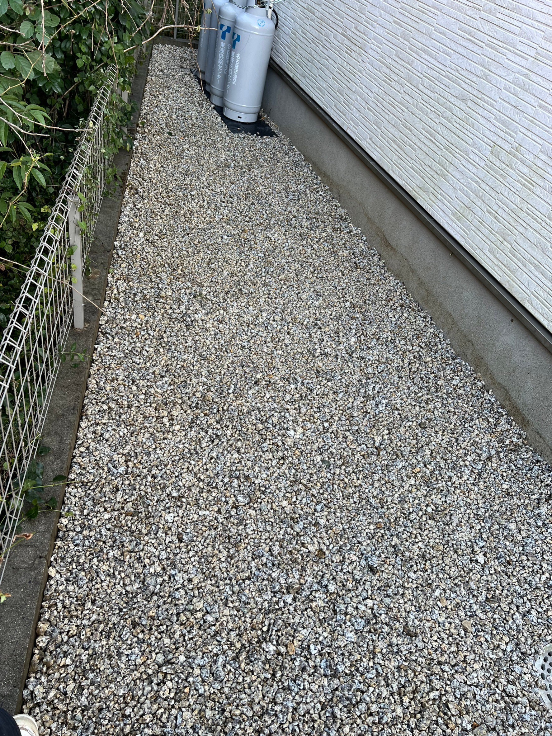 N様邸　防草シート設置・砂利敷き